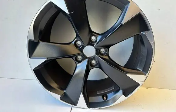 Seat Leon IV R18 alloy rim 5FA601025H