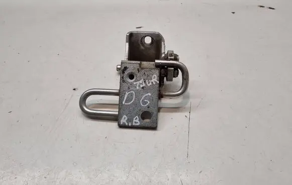 Volkswagen Touran I Rear door lower hinge 1T0833412C