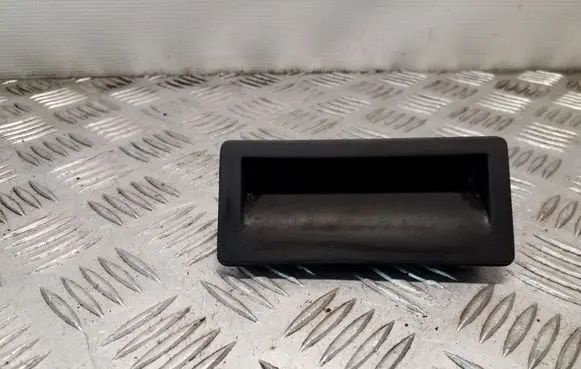 Tailgate opening switch
