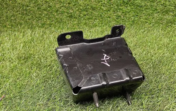 Nissan Leaf II (ZE1) Front bumper shock/impact absorber 