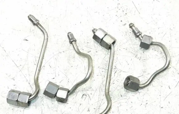 BMW 5 E60 E61 Fuel injector supply line/pipe 