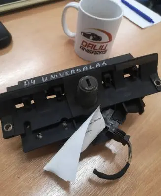 Audi A4 S4 B5 8D Tailgate exterior lock 