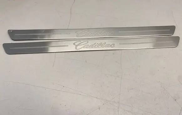 Cadillac CTS Front sill trim cover 498166255