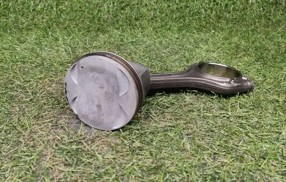 Volkswagen Jetta VI Piston with connecting rod 04E107065AN 04EC 1104EBK