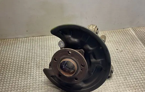 Mercedes-Benz CLA C117 X117 W117 Rear wheel hub 2460106