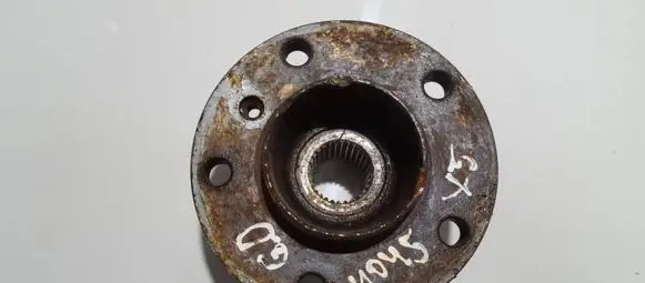 BMW X5 E53 Rear wheel hub