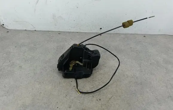 Mercedes-Benz C W203 Rear door lock 2037300235