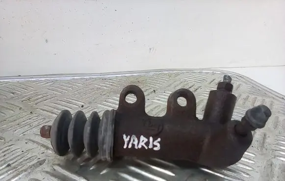Toyota Yaris Clutch slave cylinder 