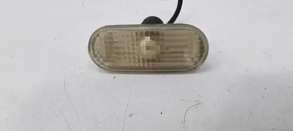Volkswagen PASSAT B5 Front fender indicator light