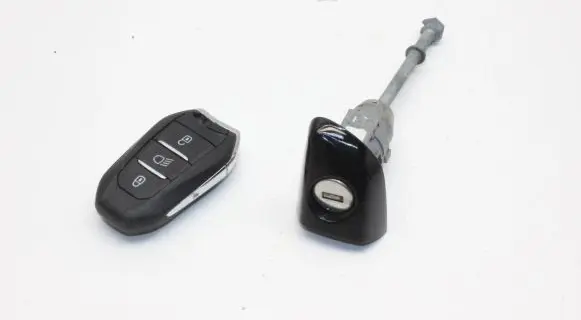 Peugeot 2008 II Ignition key/card 