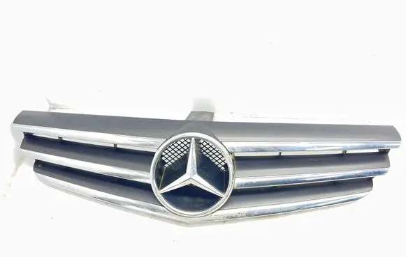 Mercedes-Benz CLC CL203 Front grill A2038801583