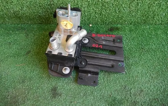 Fiat 500 Oil filter mounting bracket 50154636