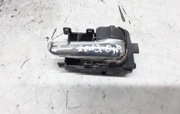 Nissan X-Trail T30 Front door interior handle