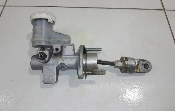 Mitsubishi L200 Clutch slave cylinder NOCODE