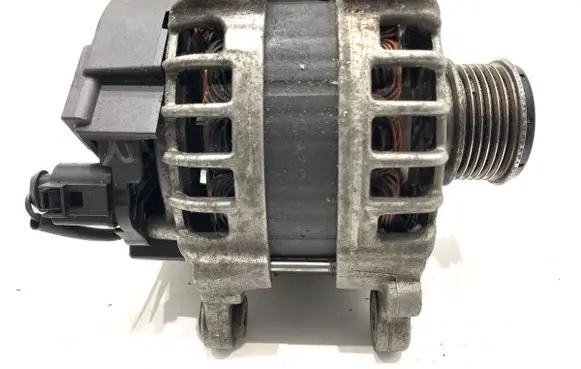 Volkswagen PASSAT B7 Generator/alternator 03L903024F