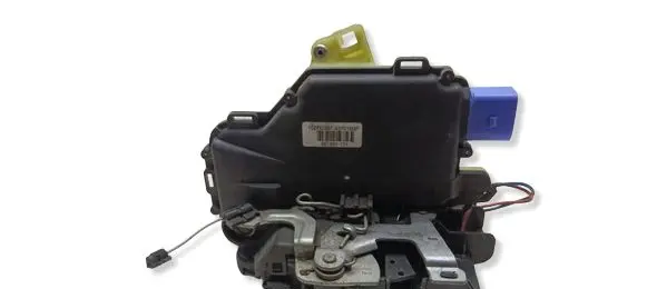 Volkswagen Polo IV 9N3 Front door lock 3B1837016BP
