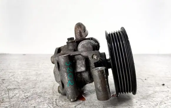 Ford Fiesta Power steering pump 2S6C3A696GE