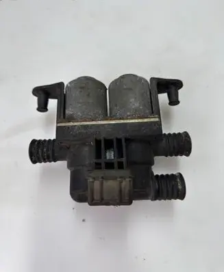 BMW 5 E39 Coolant heater control valve 8374995