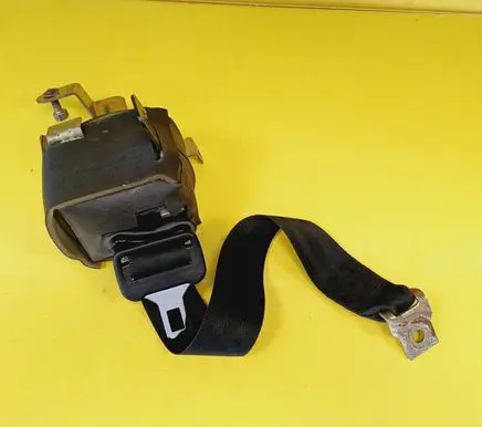 Rear seatbelt