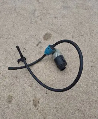 Volkswagen PASSAT B4 Windscreen/windshield washer pump 1H6955651