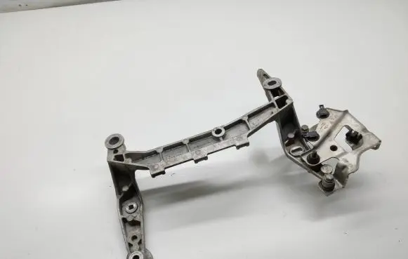 Porsche Cayenne (92A) Pneumatic air compressor holding bracket 7L0616879