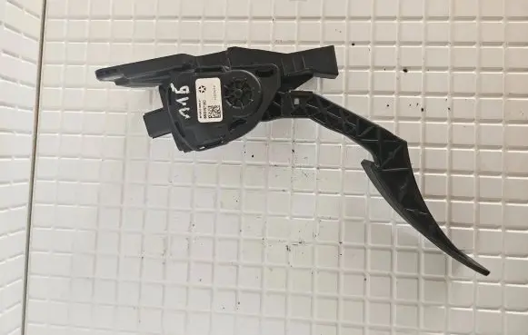 Jeep Grand Cherokee Accelerator throttle pedal 68021971AD 6PV93396801 1020312