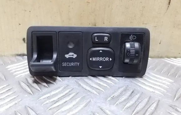 Toyota Corolla E120 E130 Wing mirror switch 777663 183574 489082