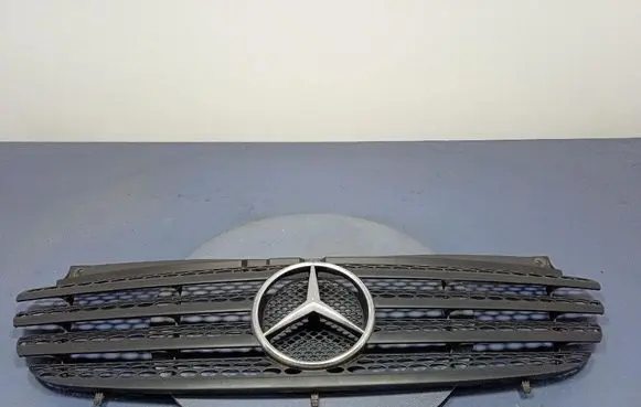 Mercedes-Benz Vito Viano W639 Front grill A6398800185