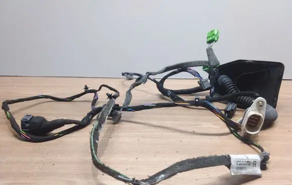 Volvo XC90 Front door wiring loom 8697913