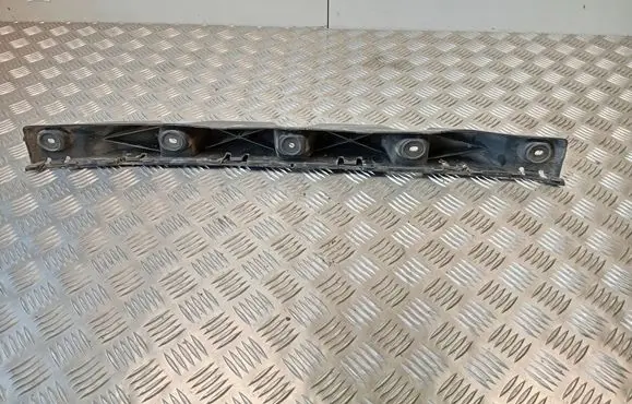 Rear bumper mounting bracket