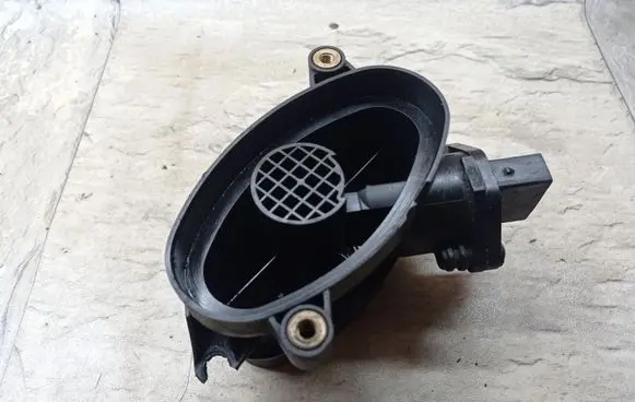 BMW 5 E39 Mass air flow meter 7787076 0928400468