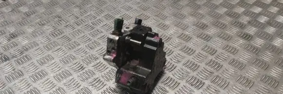 Volvo V70 Fuel injection high pressure pump 30756125