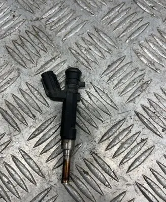 Nissan Juke I F15 Fuel injector 