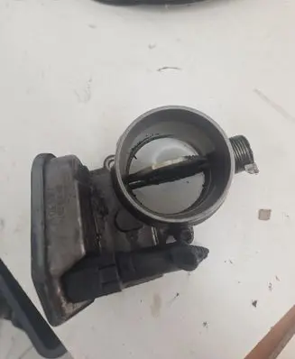 BMW 5 E60 E61 Engine shut-off valve 