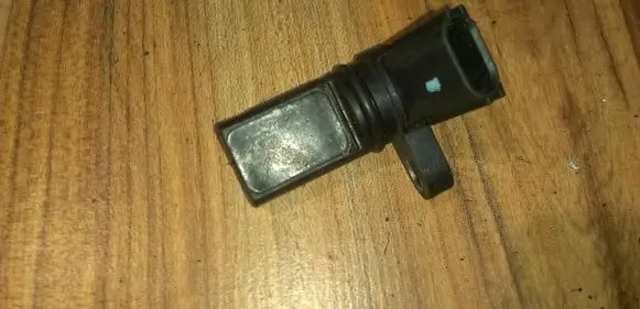 Nissan Primera Crankshaft position sensor a29630b20