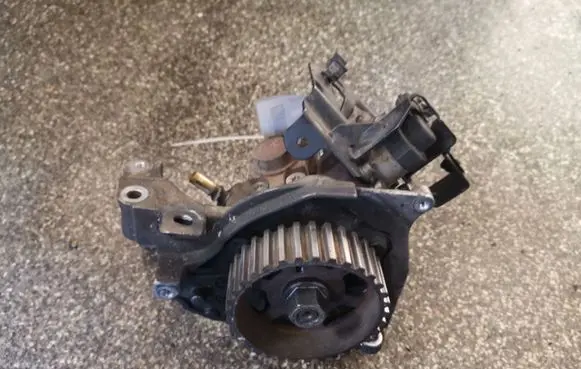 Ford Focus Fuel injection high pressure pump 0445010102 9683703780A