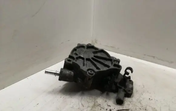 Land Rover Freelander 2 - LR2 Vacuum pump D171B
