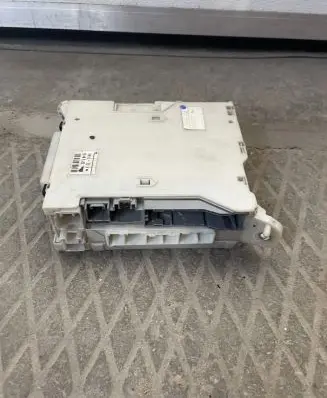 Lexus IS 220D-250-350 Fuse module 8273053050 9478 00587D19