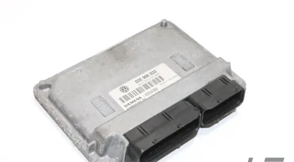 Skoda Fabia Mk1 (6Y) Engine control unit/module 03E906033