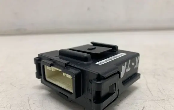 Nissan X-Trail T32 Central body control module 476A06FS0A 1542417B1