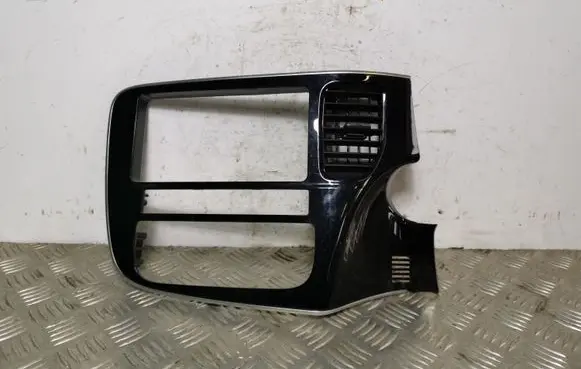 Mitsubishi Outlander Radio/GPS head unit trim 