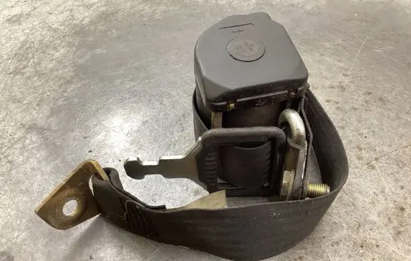 Mercedes-Benz W123 Rear seatbelt 1238605585 0333138 00011620