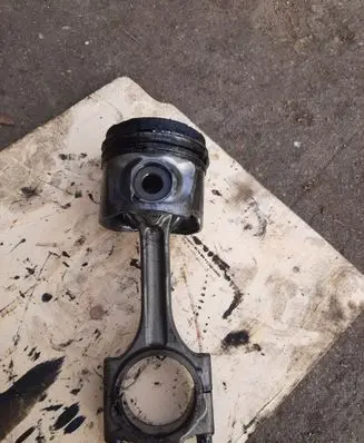 Volvo S60 Piston with connecting rod 81L79