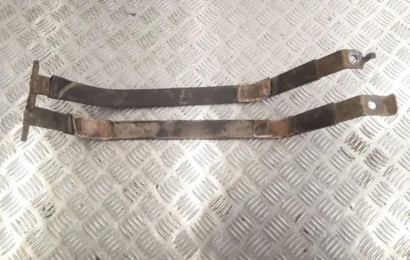 Fuel tank mounting bracket