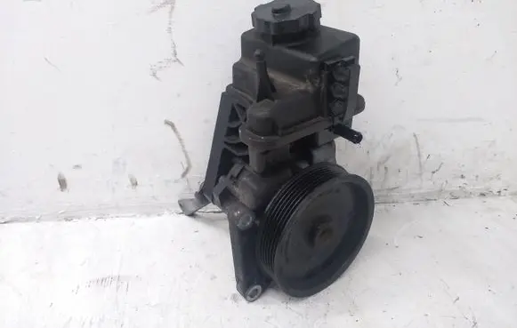 Mercedes-Benz C W204 Power steering pump A0064661501