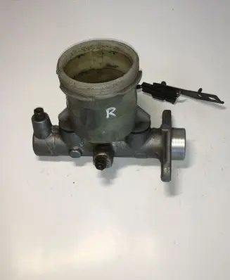 Mitsubishi Pajero Sport I Master brake cylinder