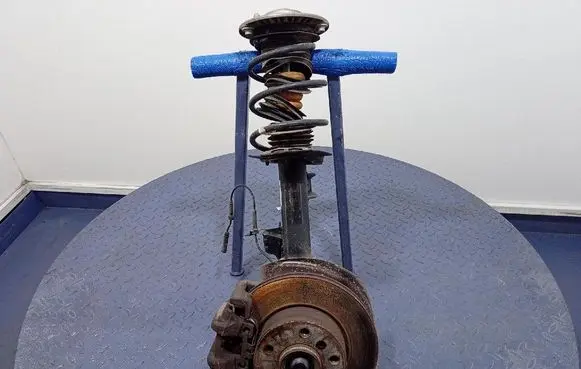 BMW 7 F01 F02 F03 F04 Front shock absorber with coil spring 6862171