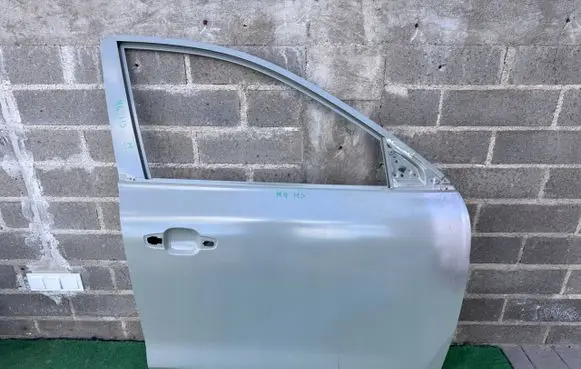 MG HS Front door 10005122