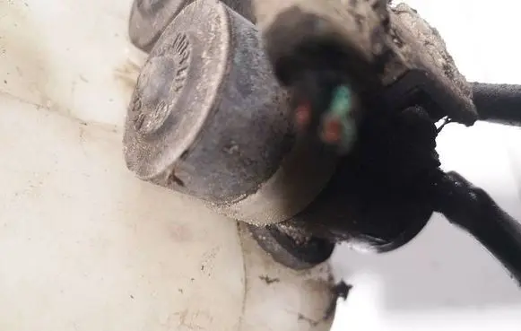 Honda FR-V Windscreen/windshield washer pump 