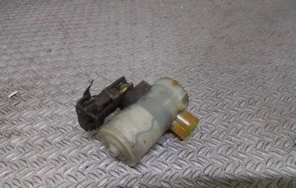 Honda CR-V Windscreen/windshield washer pump